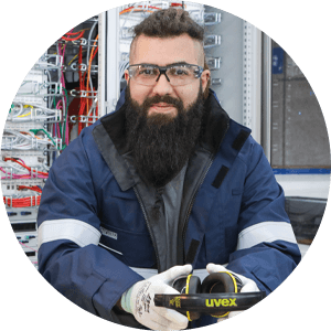 Zhan, Elektriker bei Kroschke SIGN