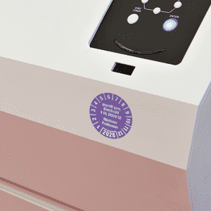 Prüfplakette BetrSichV §14, DGUV52, Nächster Prüftermin, 2028, violett, Folie, Spezialkleber, Ø30mm, 18 / Bogen Bild 4